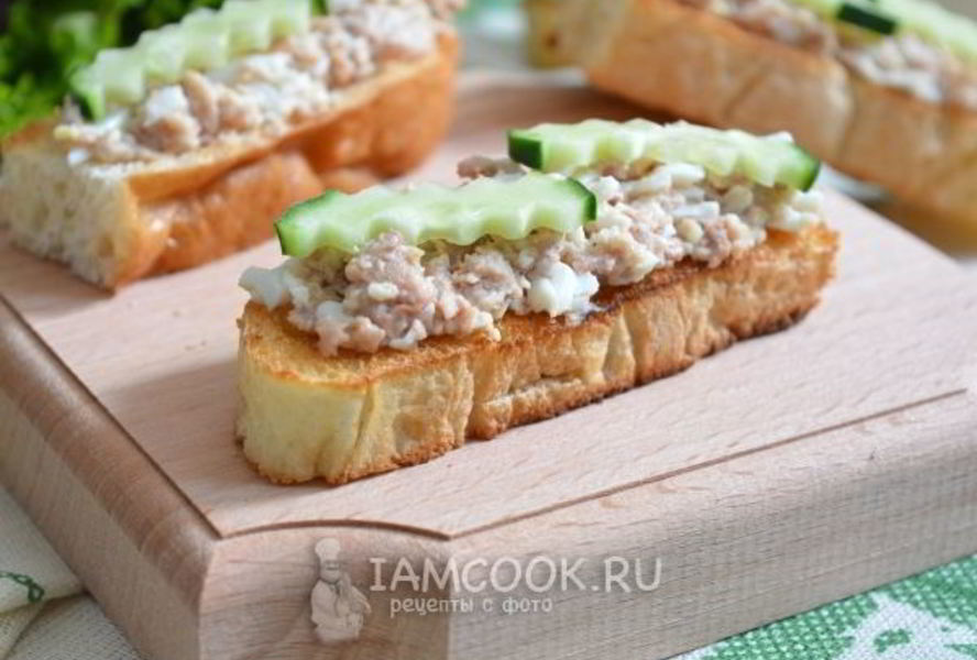 Бутерброды с печенью трески и яйцом