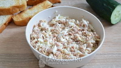 бутерброды с печенью трески и яйцом