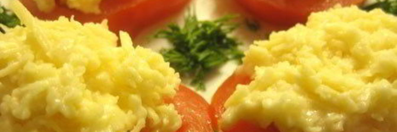 Бутерброды с помидорами и сырно-чесночным паштетом