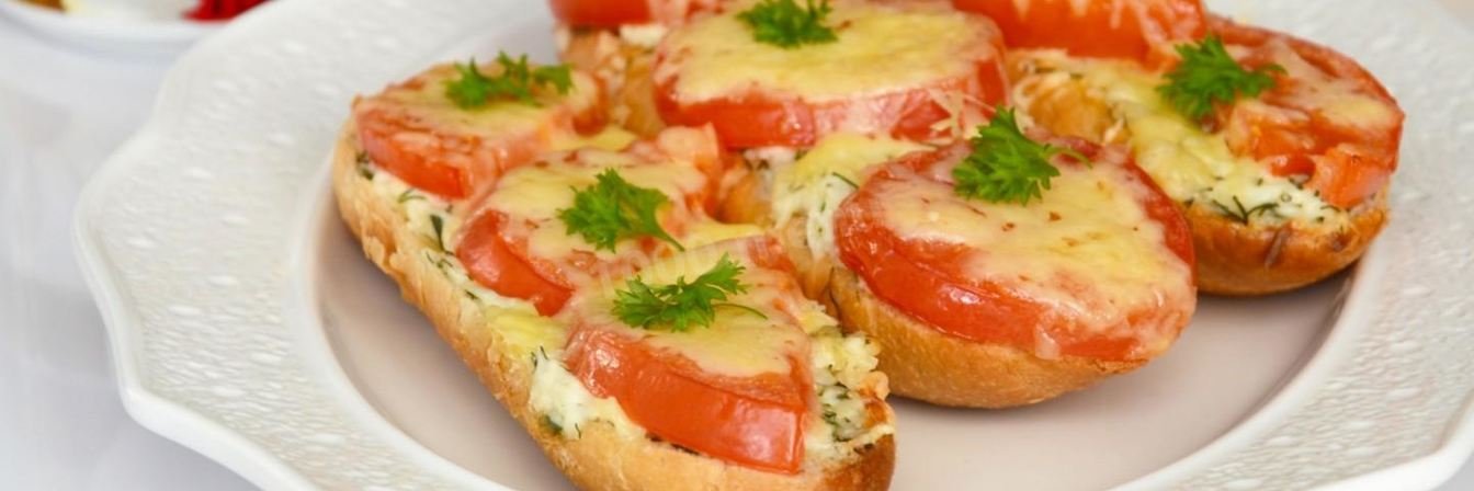Бутерброды с помидорами и сыром в духовке
