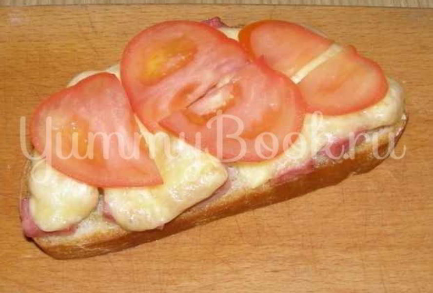 Бутерброды с помидорами, ветчиной и сыром