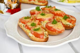 Бутерброды с помидорами