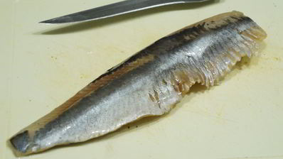 бутерброды с сельдью и орехами