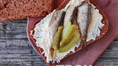 бутерброды с шпротами