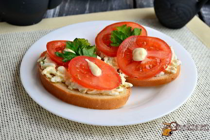 Бутерброды с сыром, яйцом и помидорами