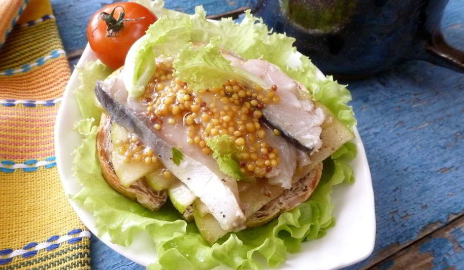 Рецепт бутербродов со скумбрией и яблоками