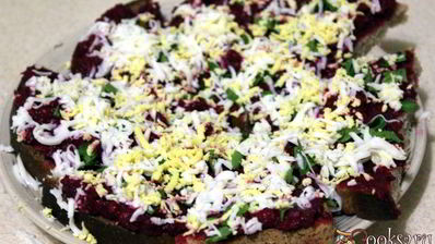 бутерброды со свекольно-селедочной намазкой