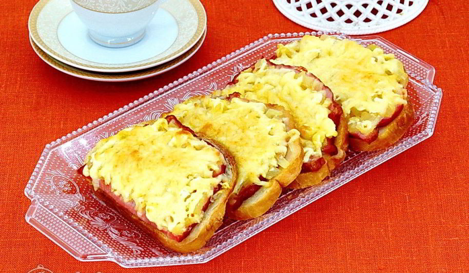 Рецепт горячих бутербродов с ананасом