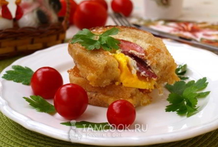 Горячие бутерброды с колбасой и яйцом