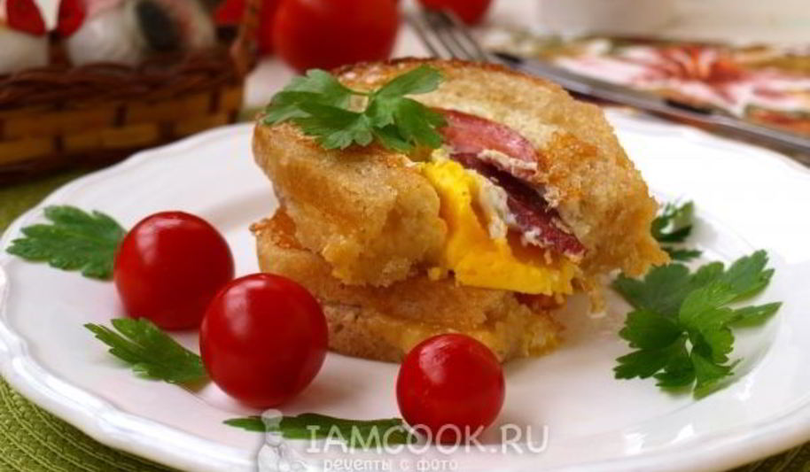Рецепт горячих бутербродов с колбасой и яйцом