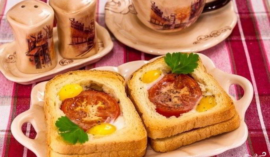 Рецепт горячих бутербродов с окороком, помидорами и яйцами