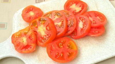 горячие бутерброды с помидорами и моцареллой