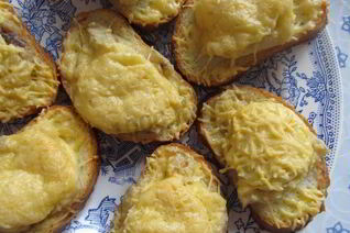 Горячие бутерброды с рыбным филе и сыром