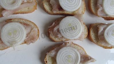 горячие бутерброды с рыбным филе и сыром