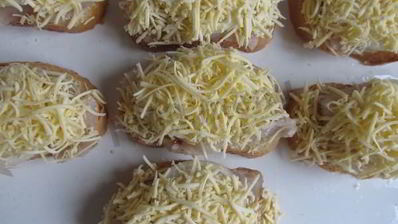 горячие бутерброды с рыбным филе и сыром