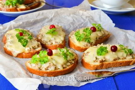 Горячие бутерброды с сайрой