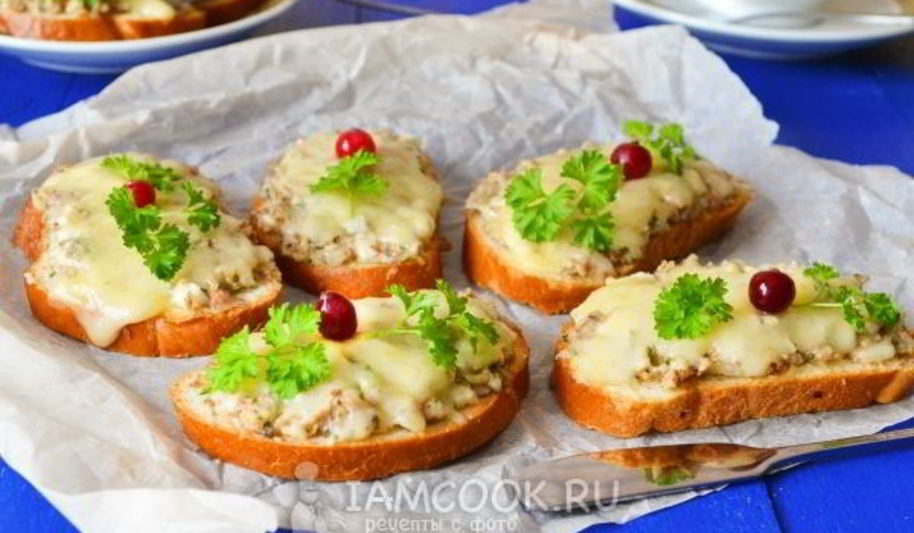 Рецепт горячих бутербродов с сайрой