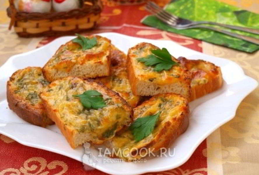 Горячие бутерброды с сыром и зеленью