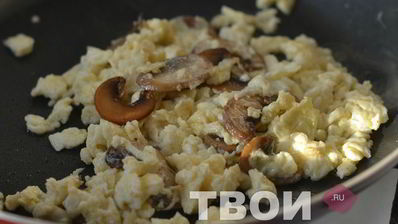 горячие бутерброды с яйцом и грибами