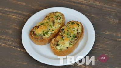 горячие бутерброды с яйцом и грибами