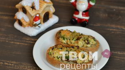 горячие бутерброды с яйцом и грибами