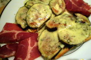 Горячий бутерброд с инжиром и сыром Дорблю