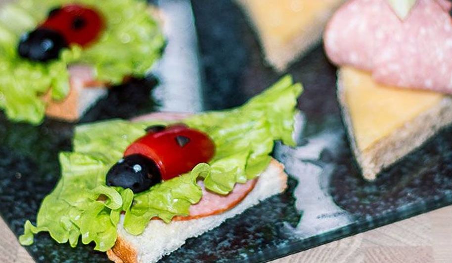 Рецепт необычных праздничных бутербродов для детей