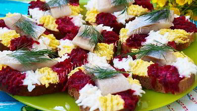 праздничные бутерброды с сельдью