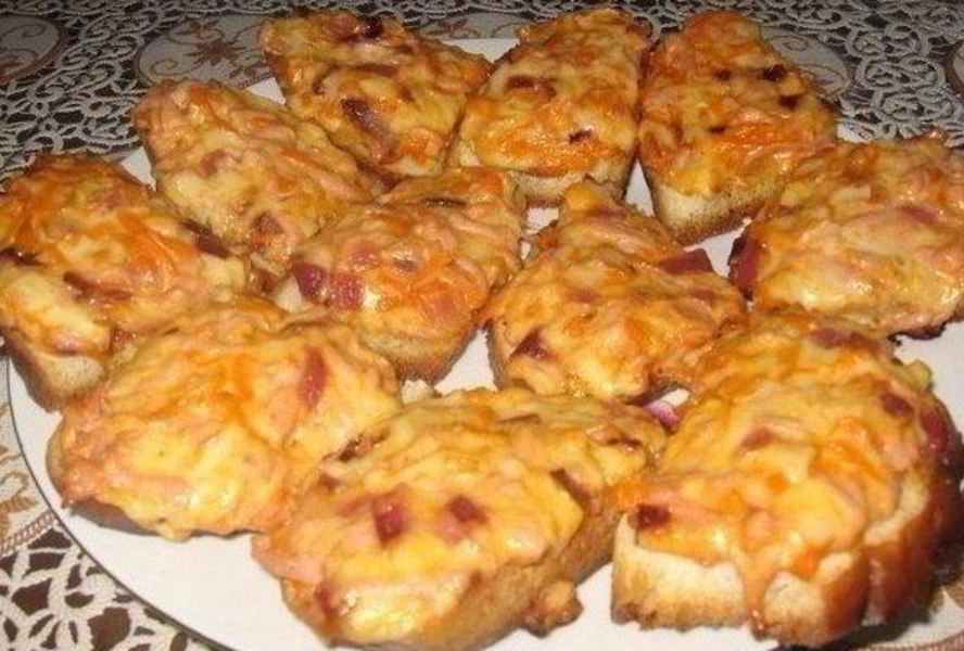 Простые горячие бутерброды в духовке