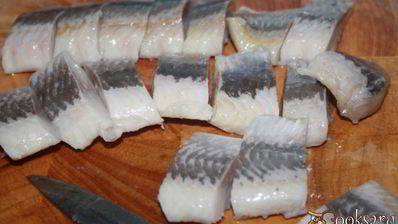 разноцветные бутерброды с сельдью