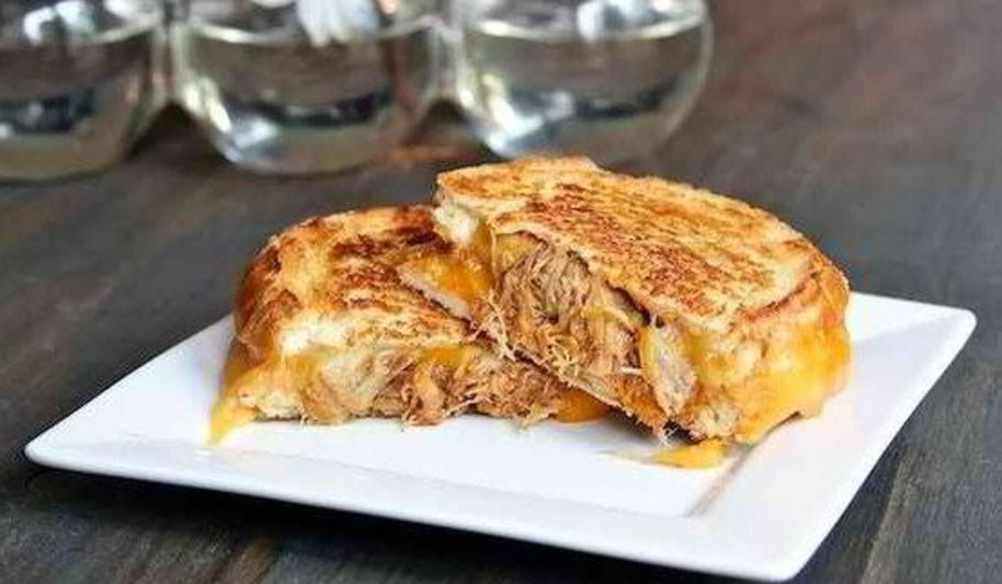 Рецепт запеченного бутерброда с сыром и мясом