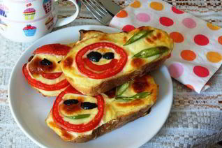 Запеченные бутерброды с йогуртом и помидорами