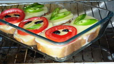 запеченные бутерброды с йогуртом и помидорами