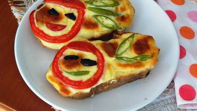 запеченные бутерброды с йогуртом и помидорами