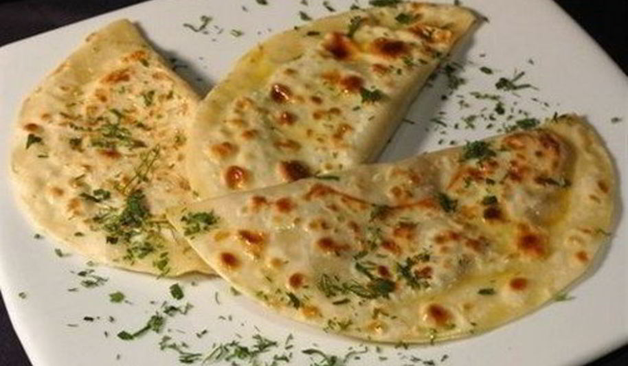 Рецепт быстрых чебуреков с брынзой