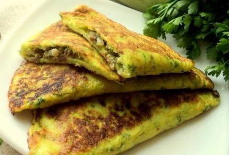 Чебуреки из кабачка с куриной начинкой