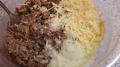 чебуреки с фаршем и сыром