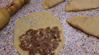 чебуреки с фаршем и сыром