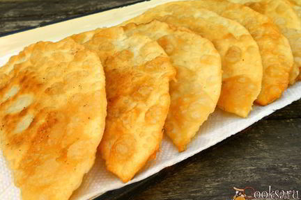 Чебуреки с куриным фаршем и сыром