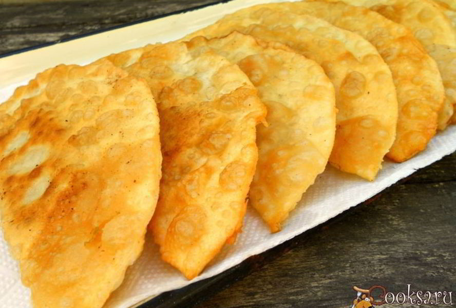 Чебуреки с куриным фаршем и сыром
