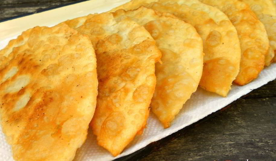 Рецепт чебуреков с куриным фаршем и сыром
