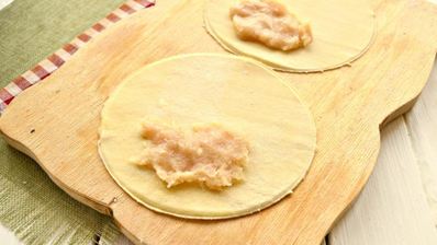чебуреки с куриным фаршем