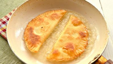 чебуреки с куриным фаршем