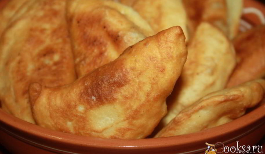 Рецепт чебуреков с курицей и кислым яблоком на кефире