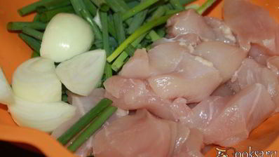 чебуреки с курицей и кислым яблоком на кефире