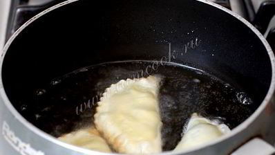 чебуреки с творогом и зеленью