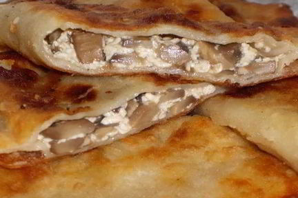 Домашние чебуреки с курицей и сыром