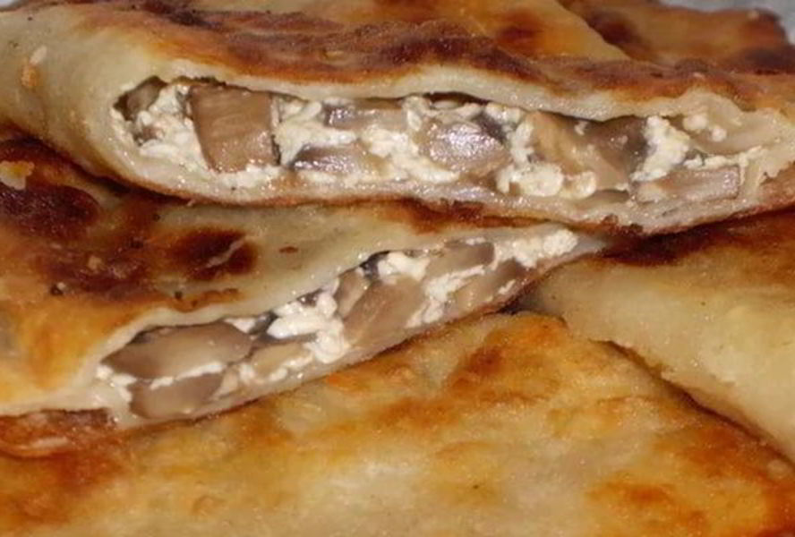 Домашние чебуреки с курицей и сыром