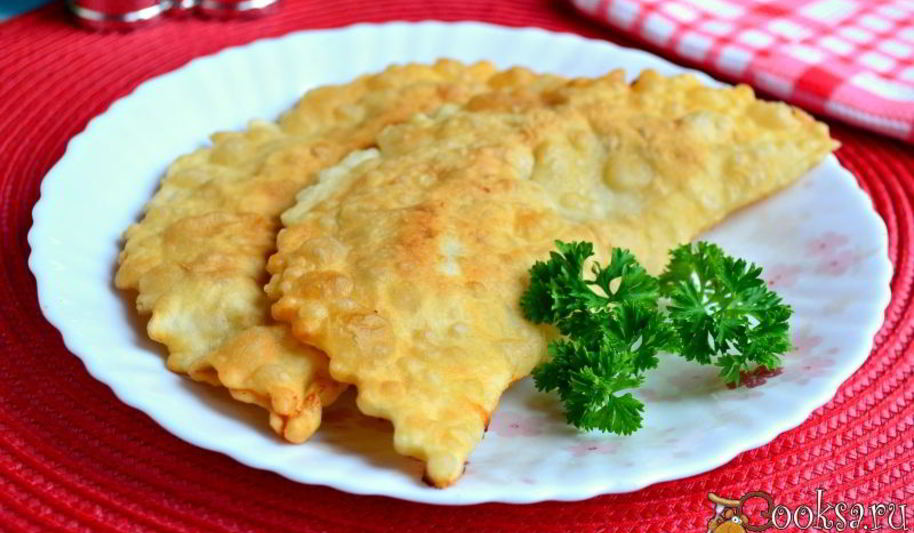 Рецепт хрустящих чебуреков со смешанным фаршем