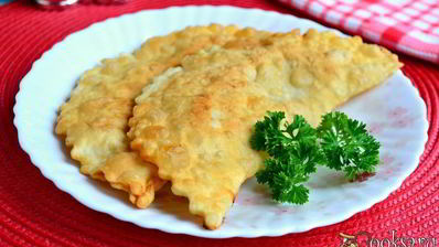 хрустящие чебуреки со смешанным фаршем